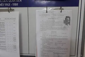 Lệnh truy nã ông Vũ 'nhôm' dán ở trụ sở phường