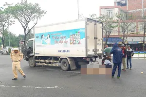 Đi bộ qua đường, cụ ông 81 tuổi bị xe tải tông tử vong