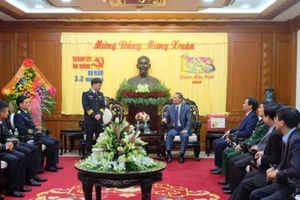 Ông Trương Quang Nghĩa gặp đoàn tàu ngầm Đà Nẵng