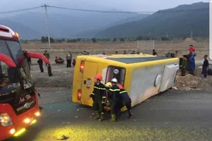 Lật xe khách tại Đà Nẵng: 2 nạn nhân đã bị tử vong 