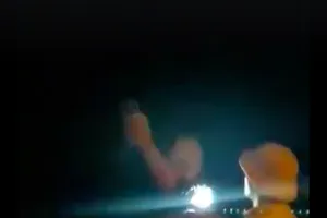 Sẽ xử lý CSGT rọi đèn, vung tay với người dân