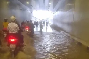 Hầm chui gần 120 tỉ mới thông xe đã ngập nước