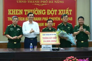 Bộ đội biên phòng 'hốt' ổ ma túy đá trong nhà nghỉ