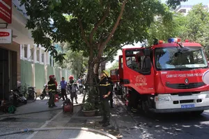 Cháy trụ sở, 1 phụ nữ mang thai tìm cách thoát thân