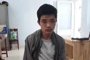 Ngày làm công nhân, đêm đi cướp giật điện thoại