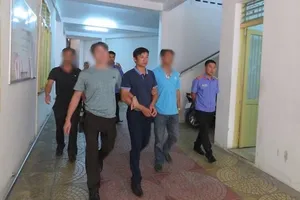 Bắt điều tra viên làm sai lệch hồ sơ vụ án