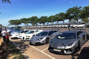 Đoàn siêu xe của ông Đặng Lê Nguyên Vũ gây sốt ở Đà Nẵng