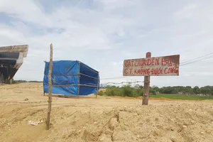 Cao tốc Đà Nẵng-Quảng Ngãi phải bồi thường nứt nhà dân