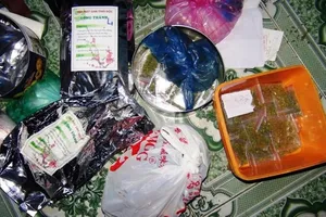 Bắt 2 mẹ con chuyên bán cỏ Mỹ ở Quảng Nam