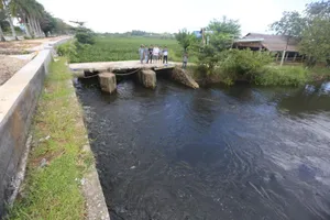Nam thanh niên lao xuống sông cứu sống hai mẹ con