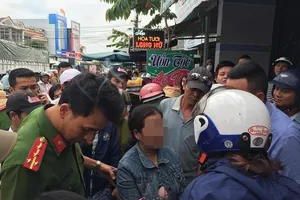 Người dân vây 1 bệnh nhân vì nghi bắt cóc