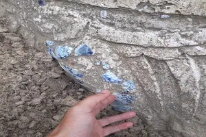 Lộ công trình nghi mộ cổ khi múc cát xây nhà