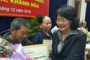 Phó chủ tịch nước trao tặng 500 nhà tình nghĩa cho người nghèo