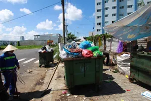 Dân chặn xe rác, nội thành Đà Nẵng ứ đọng rác