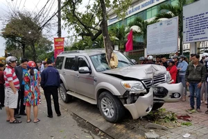 Khởi tố tài xế 'xe điên' lao lên lề đường tông hai mẹ con