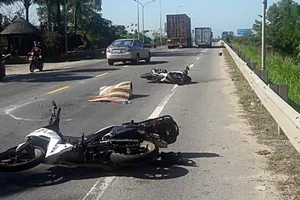 Nữ du khách nước ngoài chết thảm dưới bánh xe đầu kéo