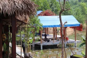 Khu nghỉ dưỡng trái phép xây trong rừng phòng hộ