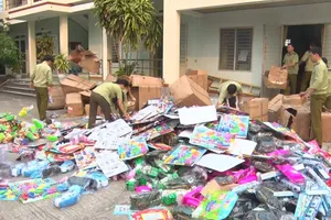 Tiêu hủy hàng hóa vi phạm trị giá gần 2 tỉ đồng