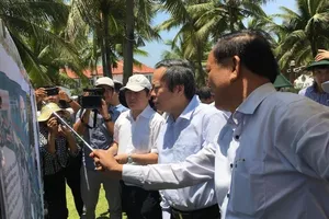 Phó Chủ tịch Quốc hội kiểm tra sạt lở ở Hội An