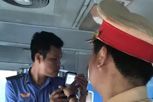 Lái tàu cũng bị kiểm tra nồng độ cồn 