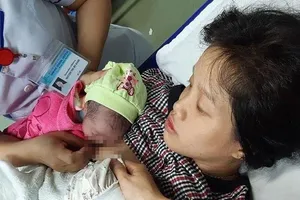 Quảng Nam: Hy hữu mẹ mang thai đôi sinh ở toilet