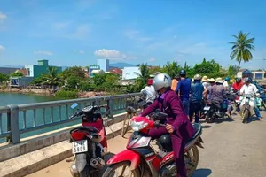 Cụ ông 74 tuổi để sổ khám bệnh trên cầu, gieo mình xuống sông