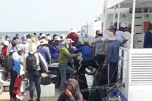 Chính thức thu phí du khách đến đảo Lý Sơn