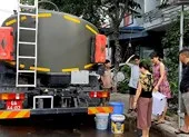 Huy động cả xe quân đội tới cứu khát cho dân Đà Nẵng