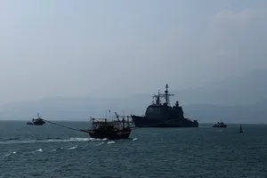 1 tàu ngư dân Đà Nẵng chìm trên biển vì bão số 5