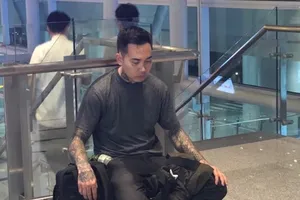 Trợ giúp một thanh niên người Mỹ ở sân bay Đà Nẵng