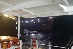 Cứu 40 ngư dân gặp nạn trên vùng biển Hoàng Sa 