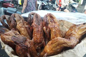 Tắm lá Mồng 5, ăn vịt chạy đồng