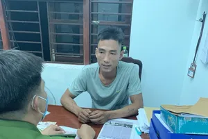 Tên trộm đột nhập lán trại bị bắt giữ. Ảnh: BÙI TOÀN