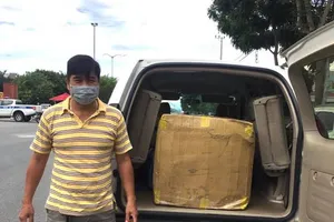 10.000 khẩu trang tới với người dân Hội An và các nhà báo