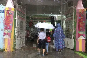 Đà Nẵng: Học sinh nghỉ học, đề nghị quân đội sẵn sàng chống lũ