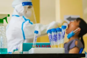 1 nhân viên trường học dương tính COVID-19 không rõ nguồn lây