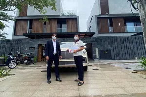 Đà Nẵng: Đổi siêu xe trị giá 21 tỉ lấy 2 cây lan đột biến