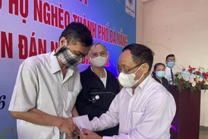 Trao 5.400 phần quà cho người nghèo miền Trung ăn Tết