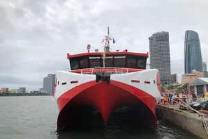 Tàu cao tốc Đà Nẵng-Lý Sơn nằm bờ chờ qua ngày biển động