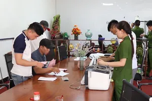 Tin lời 'thôn nữ', hàng trăm nhà đầu tư sập bẫy sàn giao dịch điện tử