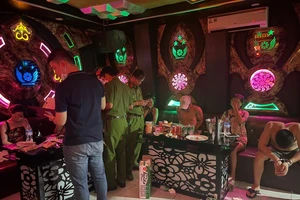Quảng Bình: 7 nam nữ thuê phòng karaoke để 'bay lắc'