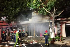 Shop quần áo bị thiêu rụi trong đêm ở Đà Nẵng