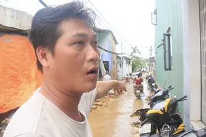 Người dân Đà Nẵng kể lại giây phút sinh tử giữa lũ dữ