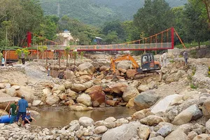 Cưỡng chế khu du lịch chặn dòng suối Lương ở rừng Hải Vân