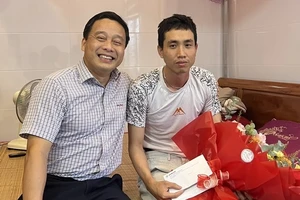 Anh thợ điện lao xuống sông cứu người đuối nước