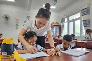 Vụ phụ huynh không cho con đi học: 37/54 em đã đi học trở lại