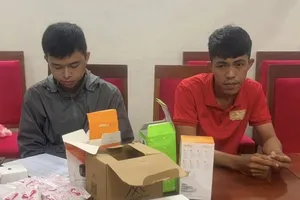 2 thanh niên 'đóng phim' để lừa các shipper