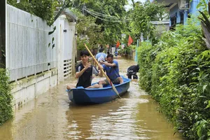 36 giờ sống chung với nước lũ lịch sử ở Huế