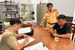 Chủ tịch HĐQT trốn truy nã đang đi xe khách từ Nghệ An vào tới Quảng Ngãi thì bị bắt