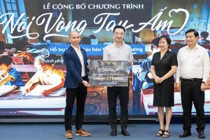Nối vòng tay ấm cùng trẻ em vùng lũ